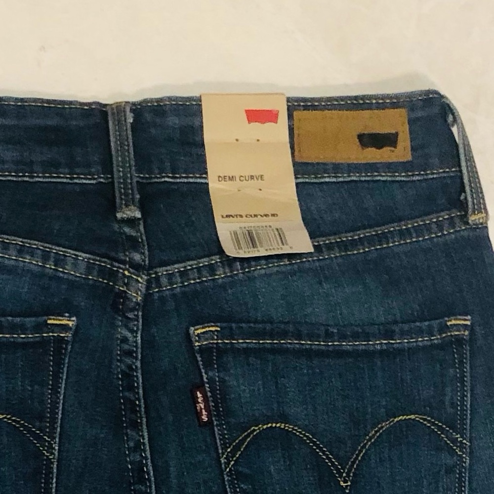 NWT Levi's Demi Curve Women's Mid Rise Straight Leg Jeans. Size 25 - Picture 3 of 11
